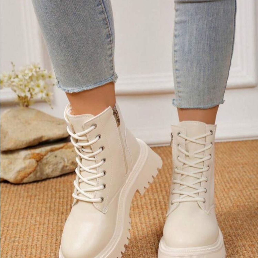 Women's Cream/White Lace-Up Ankle Boots